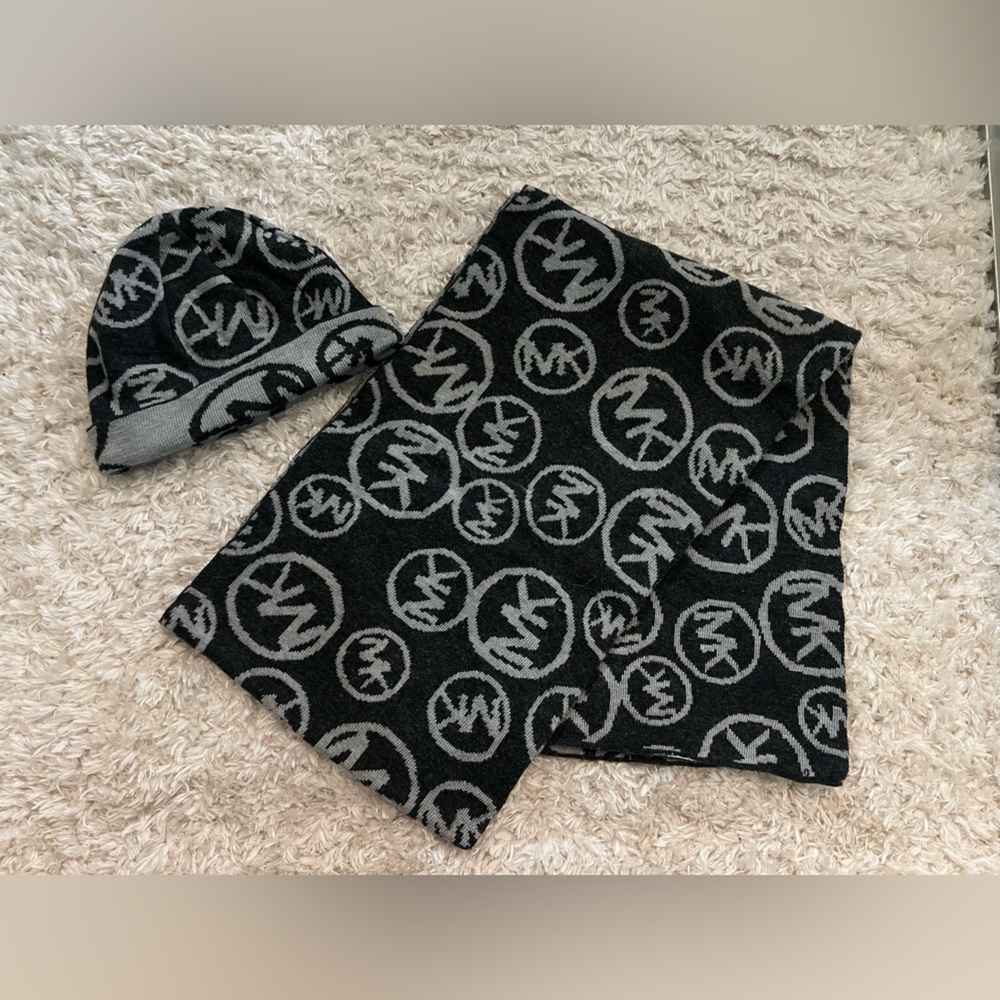 Michael Kors Winter Scarf & Hat Set Black & Gray